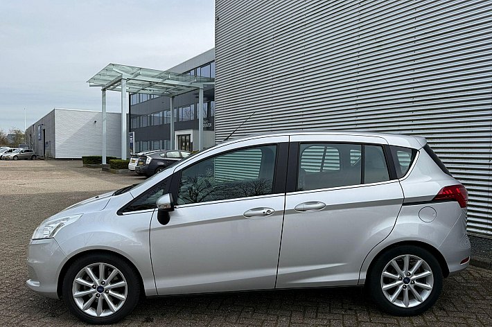 Ford B-MAX 1.0 EcoBoost Titanium , CLIMA, CRUISE CONTROLE,TREKHAAK,  ACHTERUITRIJ CAMERA, NAVI, PDC VOOR EN ACHTER, 100% ONDERHOUDEN, BOEKJES AANWEZIG, SUPER NETTE EN PERFECT RIJDENDE AUTO
