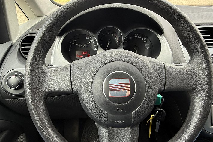 SEAT Altea XL 1.6 Clubstyle , AIRCO, CRUISE CONTROLE, TREKHAAK, ELECT RAMEN EN SPIEGELS, 173.381 KM NAP, BOEKJES , ZEER NETTE EN GOED RIJDENDE ALTEA XL, DISTRIBUTIE REEDS VERVANGEN