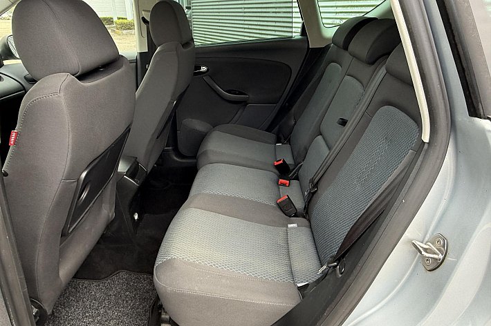 SEAT Altea XL 1.6 Clubstyle , AIRCO, CRUISE CONTROLE, TREKHAAK, ELECT RAMEN EN SPIEGELS, 173.381 KM NAP, BOEKJES , ZEER NETTE EN GOED RIJDENDE ALTEA XL, DISTRIBUTIE REEDS VERVANGEN