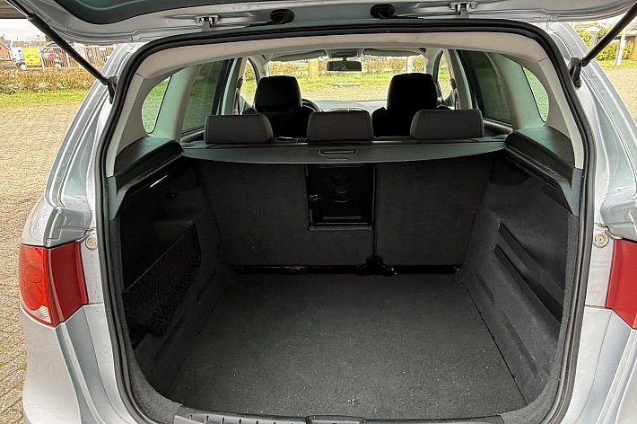 SEAT Altea XL 1.6 Clubstyle , AIRCO, CRUISE CONTROLE, TREKHAAK, ELECT RAMEN EN SPIEGELS, 173.381 KM NAP, BOEKJES , ZEER NETTE EN GOED RIJDENDE ALTEA XL, DISTRIBUTIE REEDS VERVANGEN