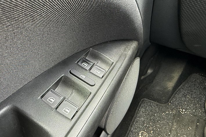 SEAT Altea XL 1.6 Clubstyle , AIRCO, CRUISE CONTROLE, TREKHAAK, ELECT RAMEN EN SPIEGELS, 173.381 KM NAP, BOEKJES , ZEER NETTE EN GOED RIJDENDE ALTEA XL, DISTRIBUTIE REEDS VERVANGEN