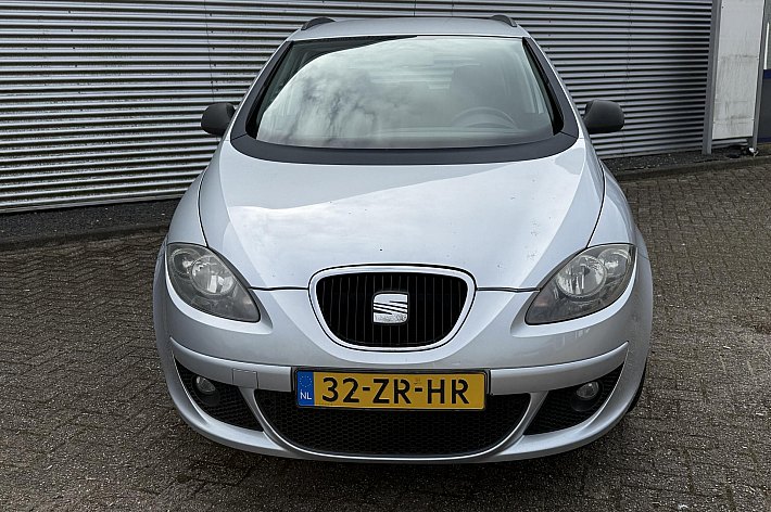 SEAT Altea XL 1.6 Clubstyle , AIRCO, CRUISE CONTROLE, TREKHAAK, ELECT RAMEN EN SPIEGELS, 173.381 KM NAP, BOEKJES , ZEER NETTE EN GOED RIJDENDE ALTEA XL, DISTRIBUTIE REEDS VERVANGEN