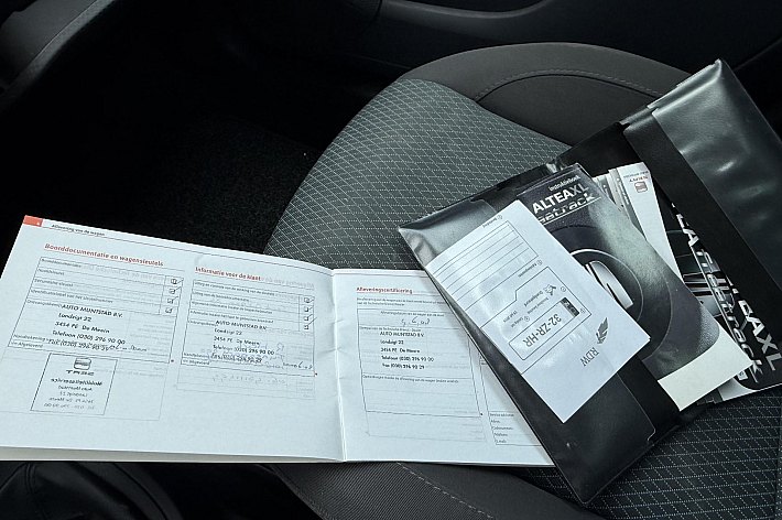 SEAT Altea XL 1.6 Clubstyle , AIRCO, CRUISE CONTROLE, TREKHAAK, ELECT RAMEN EN SPIEGELS, 173.381 KM NAP, BOEKJES , ZEER NETTE EN GOED RIJDENDE ALTEA XL, DISTRIBUTIE REEDS VERVANGEN