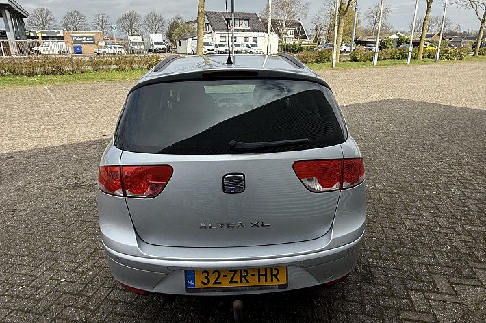 SEAT Altea XL 1.6 Clubstyle , AIRCO, CRUISE CONTROLE, TREKHAAK, ELECT RAMEN EN SPIEGELS, 173.381 KM NAP, BOEKJES , ZEER NETTE EN GOED RIJDENDE ALTEA XL, DISTRIBUTIE REEDS VERVANGEN