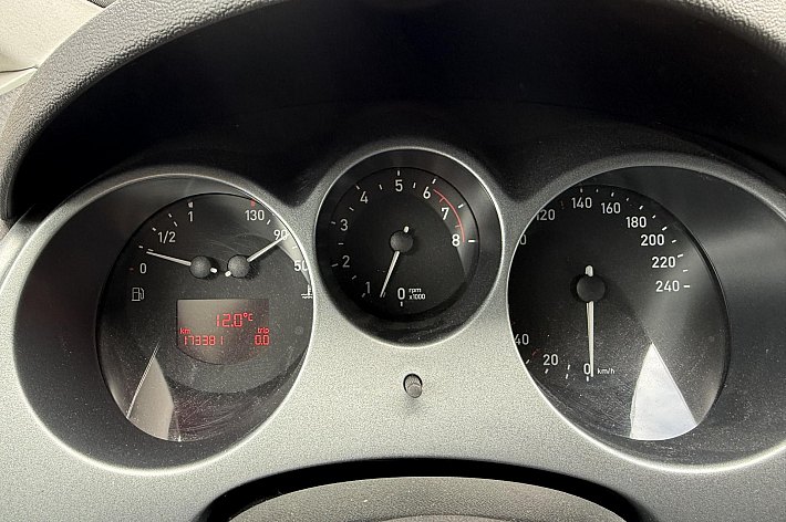 SEAT Altea XL 1.6 Clubstyle , AIRCO, CRUISE CONTROLE, TREKHAAK, ELECT RAMEN EN SPIEGELS, 173.381 KM NAP, BOEKJES , ZEER NETTE EN GOED RIJDENDE ALTEA XL, DISTRIBUTIE REEDS VERVANGEN