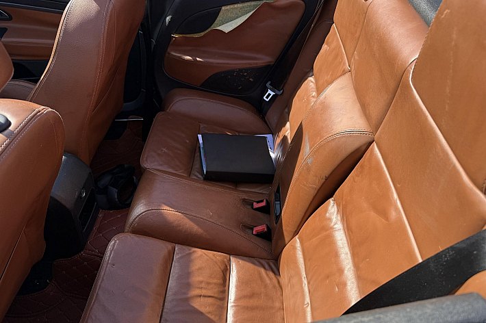 Volkswagen Eos 2.0-16v FSI , CABRIO, AIRCO, CRUISE CONTROLE, PDC, LEDER, DAK WERKT GOED, ZELF NETJES MAKEN, INTERIEUR NIET NETJES, STAAT GOED OP DE BANDEN, LOOPT, RIJDT EN SCHAKELT, LEUKE AUTO OM DE PUNTJES OP DE I TE ZETTEN, ZO INGERUILD ZO WEER WEG VOOR MOOIE MEENEEMP