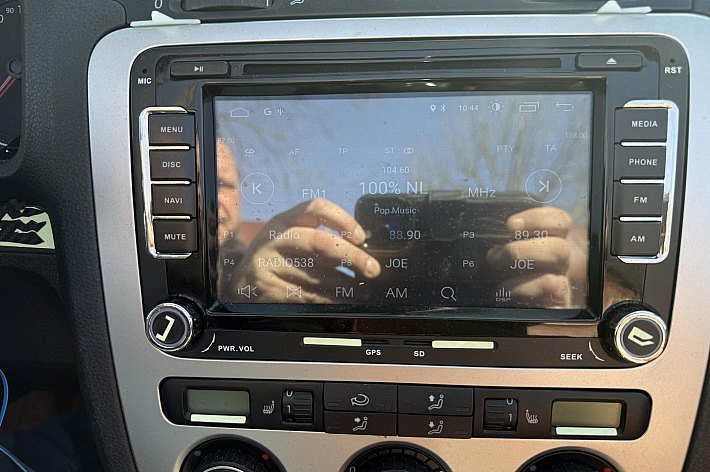 Volkswagen Eos 2.0-16v FSI , CABRIO, AIRCO, CRUISE CONTROLE, PDC, LEDER, DAK WERKT GOED, ZELF NETJES MAKEN, INTERIEUR NIET NETJES, STAAT GOED OP DE BANDEN, LOOPT, RIJDT EN SCHAKELT, LEUKE AUTO OM DE PUNTJES OP DE I TE ZETTEN, ZO INGERUILD ZO WEER WEG VOOR MOOIE MEENEEMP