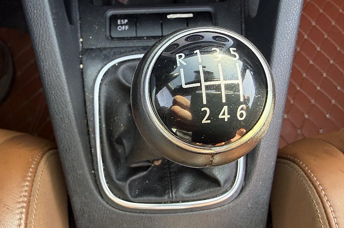 Volkswagen Eos 2.0-16v FSI , CABRIO, AIRCO, CRUISE CONTROLE, PDC, LEDER, DAK WERKT GOED, ZELF NETJES MAKEN, INTERIEUR NIET NETJES, STAAT GOED OP DE BANDEN, LOOPT, RIJDT EN SCHAKELT, LEUKE AUTO OM DE PUNTJES OP DE I TE ZETTEN, ZO INGERUILD ZO WEER WEG VOOR MOOIE MEENEEMP