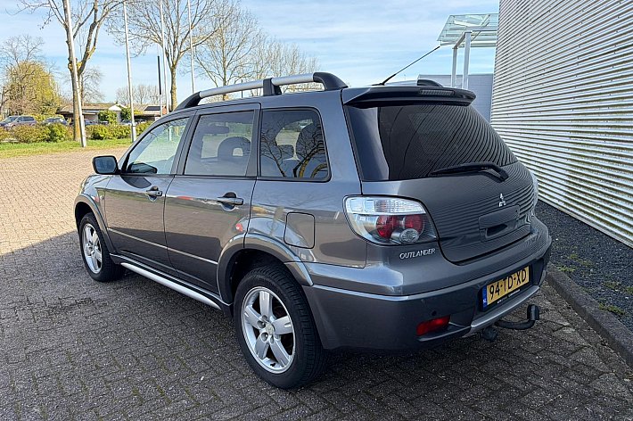 Mitsubishi Outlander Sport 2.4 Invite Scott 4WD , AUTOMAAT, AIRCO, CRUISE CONTROLE, PDC, 4X4, 4x ZGAN VREDESTEIN BANDEN, DISTRIBUTIE REEDS VERVANGEN, STERKE CARAVAN TREKKER, ZEER GOED RIJDENDE 4WD