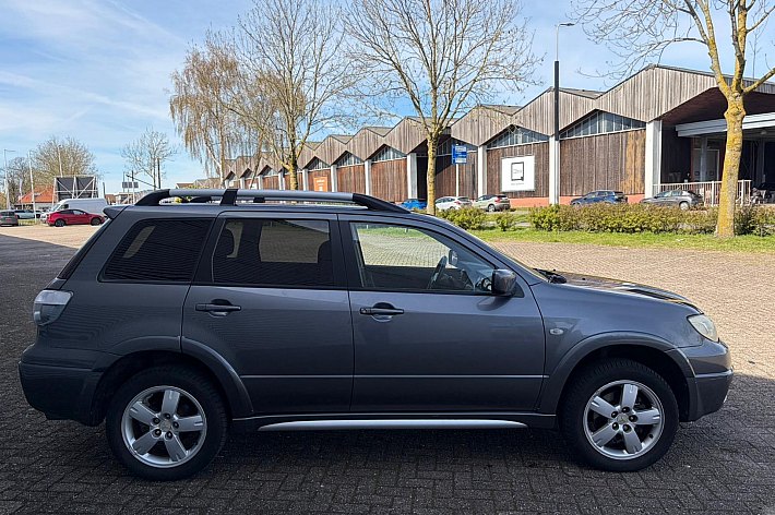Mitsubishi Outlander Sport 2.4 Invite Scott 4WD , AUTOMAAT, AIRCO, CRUISE CONTROLE, PDC, RADIO/NAVIGATIE, 4X4, 4x ZGAN VREDESTEIN BANDEN, DISTRIBUTIE REEDS VERVANGEN, ZEER GOED RIJDENDE 4WD