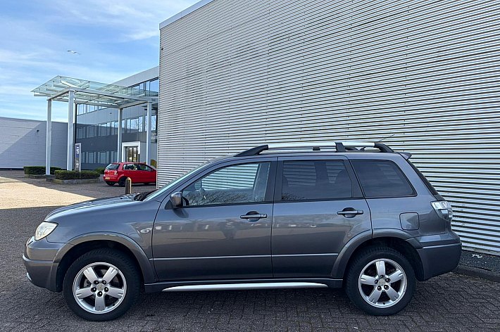 Mitsubishi Outlander Sport 2.4 Invite Scott 4WD , AUTOMAAT, AIRCO, CRUISE CONTROLE, PDC, 4X4, 4x ZGAN VREDESTEIN BANDEN, DISTRIBUTIE REEDS VERVANGEN, STERKE CARAVAN TREKKER, ZEER GOED RIJDENDE 4WD