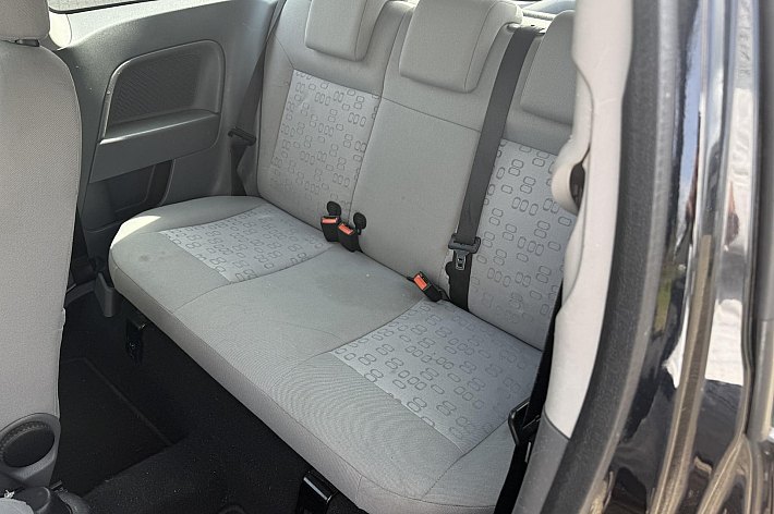 Ford Fiesta 1.4-16V Ambiente , AUTOMAAT, RIJDT GOED, INRUILER VOOR EEN KLEIN PRIJSJE, ZO MEENEMEN, NAKIJKEN EN PROEFRIJDEN GEEN PROBLEEM, GARANTIE GEEN. AUTO IS NIET SUPER NETJES