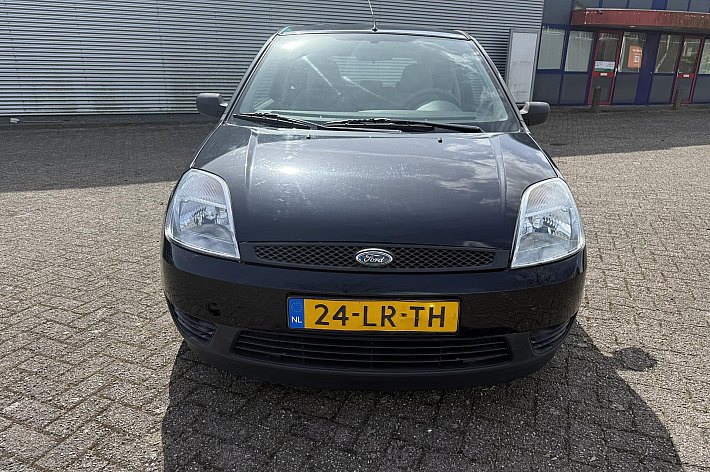 Ford Fiesta 1.4-16V Ambiente , AUTOMAAT, RIJDT GOED, INRUILER VOOR EEN KLEIN PRIJSJE, ZO MEENEMEN, NAKIJKEN EN PROEFRIJDEN GEEN PROBLEEM, GARANTIE GEEN. AUTO IS NIET SUPER NETJES