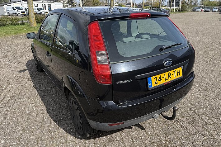 Ford Fiesta 1.4-16V Ambiente , AUTOMAAT, RIJDT GOED, INRUILER VOOR EEN KLEIN PRIJSJE, ZO MEENEMEN, NAKIJKEN EN PROEFRIJDEN GEEN PROBLEEM, GARANTIE GEEN. AUTO IS NIET SUPER NETJES