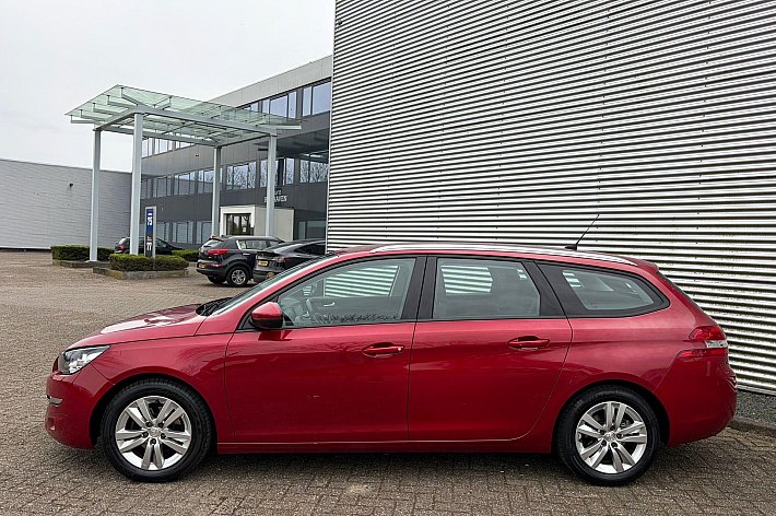 Peugeot 308 SW 1.2 PureTech Access , 83836 KM, AIRCO, PDC ACHTER, CRUISE, NAVI, TREKHAAK, 1e EIGENAAR, ZEER GOED RIJDENDE EN ZUINIGE 308