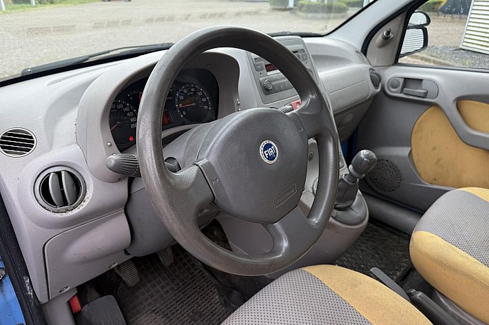 Fiat Panda 1.2 Professional 4x4 , AIRCO (WERKT), GOEDE BANDEN, NWE KOPPELING, 177.905 KM, KANS VOOR IEMAND DIE EEN BETAALBARE WIL, ZELF BEETJE OPKNAPPEN, RIJDT EN SCHAKELT, VOL JAAR APK, RECHTER ACHTERDEUR KLEINE BESCHADIGING, INTERIEUR VIES ( ZELF SCHOONMAKEN), DE 