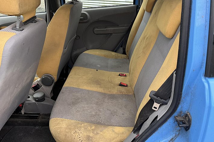 Fiat Panda 1.2 Professional 4x4 , AIRCO (WERKT), GOEDE BANDEN, NWE KOPPELING, 177.905 KM, KANS VOOR IEMAND DIE EEN BETAALBARE WIL, ZELF BEETJE OPKNAPPEN, RIJDT EN SCHAKELT, VOL JAAR APK, RECHTER ACHTERDEUR KLEINE BESCHADIGING, INTERIEUR VIES ( ZELF SCHOONMAKEN), DE 