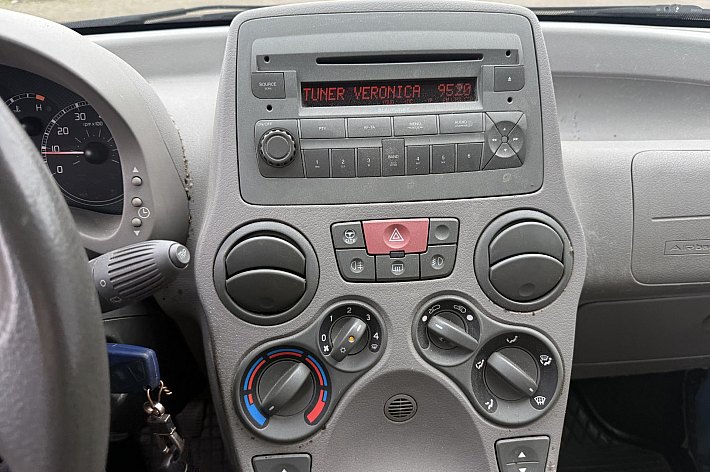 Fiat Panda 1.2 Professional 4x4 , AIRCO (WERKT), GOEDE BANDEN, NWE KOPPELING, 177.905 KM, KANS VOOR IEMAND DIE EEN BETAALBARE WIL, ZELF BEETJE OPKNAPPEN, RIJDT EN SCHAKELT, VOL JAAR APK, RECHTER ACHTERDEUR KLEINE BESCHADIGING, INTERIEUR VIES ( ZELF SCHOONMAKEN), DE 