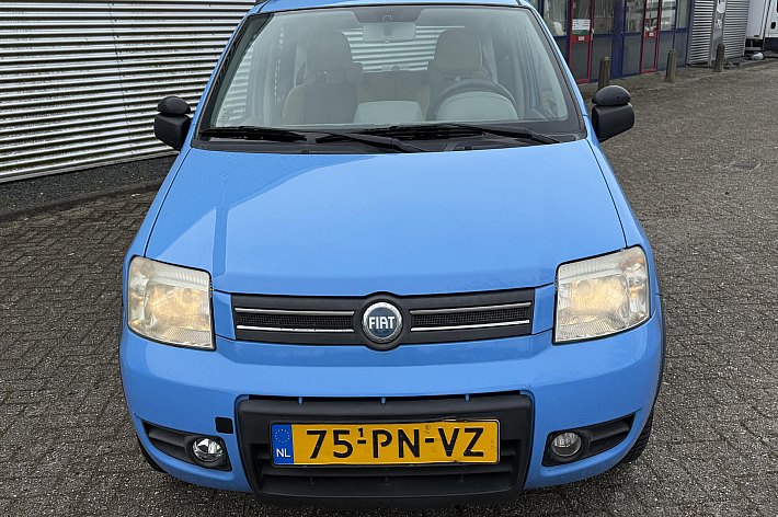 Fiat Panda 1.2 Professional 4x4 , AIRCO (WERKT), GOEDE BANDEN, NWE KOPPELING, 177.905 KM, KANS VOOR IEMAND DIE EEN BETAALBARE WIL, ZELF BEETJE OPKNAPPEN, RIJDT EN SCHAKELT, VOL JAAR APK, RECHTER ACHTERDEUR KLEINE BESCHADIGING, INTERIEUR VIES ( ZELF SCHOONMAKEN), DE 