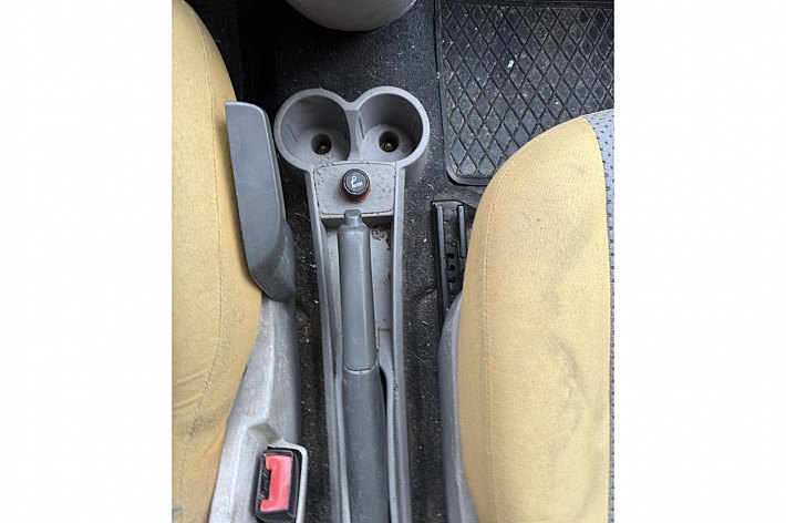 Fiat Panda 1.2 Professional 4x4 , AIRCO (WERKT), GOEDE BANDEN, NWE KOPPELING, 177.905 KM, KANS VOOR IEMAND DIE EEN BETAALBARE WIL, ZELF BEETJE OPKNAPPEN, RIJDT EN SCHAKELT, VOL JAAR APK, RECHTER ACHTERDEUR KLEINE BESCHADIGING, INTERIEUR VIES ( ZELF SCHOONMAKEN), DE 