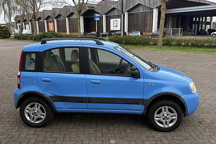 Fiat Panda 1.2 Professional 4x4 , AIRCO (WERKT), GOEDE BANDEN, NWE KOPPELING, 177.905 KM, KANS VOOR IEMAND DIE EEN BETAALBARE WIL, ZELF BEETJE OPKNAPPEN, RIJDT EN SCHAKELT, VOL JAAR APK, RECHTER ACHTERDEUR KLEINE BESCHADIGING, INTERIEUR VIES ( ZELF SCHOONMAKEN), DE 
