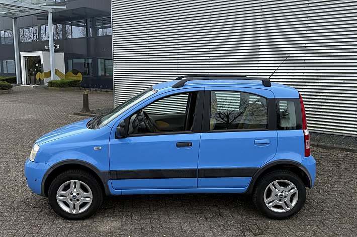 Fiat Panda 1.2 Professional 4x4 , AIRCO (WERKT), GOEDE BANDEN, NWE KOPPELING, 177.905 KM, KANS VOOR IEMAND DIE EEN BETAALBARE WIL, ZELF BEETJE OPKNAPPEN, RIJDT EN SCHAKELT, VOL JAAR APK, RECHTER ACHTERDEUR KLEINE BESCHADIGING, INTERIEUR VIES ( ZELF SCHOONMAKEN), DE 
