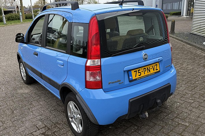 Fiat Panda 1.2 Professional 4x4 , AIRCO (WERKT), GOEDE BANDEN, NWE KOPPELING, 177.905 KM, KANS VOOR IEMAND DIE EEN BETAALBARE WIL, ZELF BEETJE OPKNAPPEN, RIJDT EN SCHAKELT, VOL JAAR APK, RECHTER ACHTERDEUR KLEINE BESCHADIGING, INTERIEUR VIES ( ZELF SCHOONMAKEN), DE 
