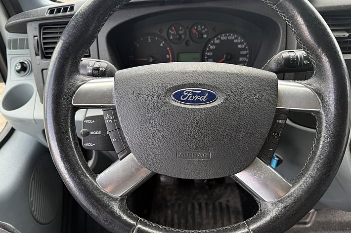 Ford Transit Kombi 300S 2.2 TDCi Ambiente 9 PERSOONS, AIRCO, CRUISE CONTROLE, 6 BAK, INVALIDE LIFT ( GEEN GORDELS VOOR EEN ROLSTOEL VAST TE ZETTEN ERBIJ, DUS NIET GESCHIKT MEER IN NL) EXPORT!!!!