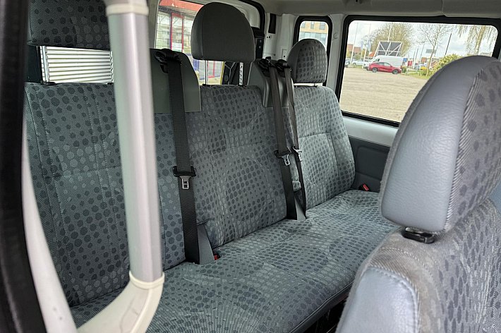 Ford Transit Kombi 300S 2.2 TDCi Ambiente 9 PERSOONS, AIRCO, CRUISE CONTROLE, 6 BAK, INVALIDE LIFT ( GEEN GORDELS VOOR EEN ROLSTOEL VAST TE ZETTEN ERBIJ, DUS NIET GESCHIKT MEER IN NL) EXPORT!!!!