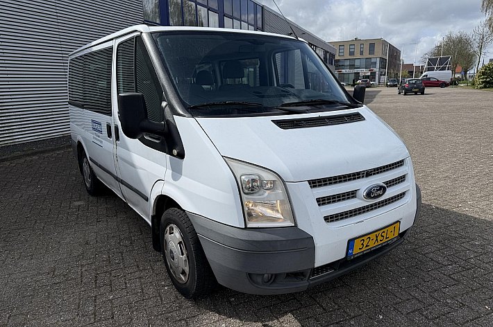 Ford Transit Kombi 300S 2.2 TDCi Ambiente 9 PERSOONS, AIRCO, CRUISE CONTROLE, 6 BAK, INVALIDE LIFT ( GEEN GORDELS VOOR EEN ROLSTOEL VAST TE ZETTEN ERBIJ, DUS NIET GESCHIKT MEER IN NL) EXPORT!!!!