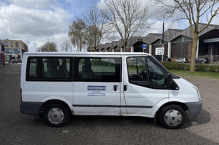 Ford Transit Kombi 300S 2.2 TDCi Ambiente 9 PERSOONS, AIRCO, CRUISE CONTROLE, 6 BAK, INVALIDE LIFT ( GEEN GORDELS VOOR EEN ROLSTOEL VAST TE ZETTEN ERBIJ, DUS NIET GESCHIKT MEER IN NL) EXPORT!!!!