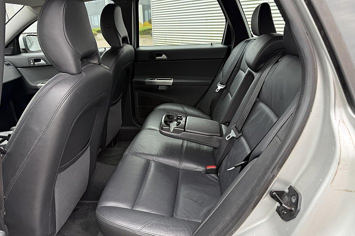 Volvo V50 2.4i Edition II , 100% DEALERONDERHOUDEN, LEER, AUTOMAAT, 170PK, NAVI, CRUISE CONTROLE, PDC, LM VELGEN, BOEKJES COMPLEET, EN VELE ANDERE OPTIES, 4x ELECTR RAMEN, ELECTR SPIEGELS, RIJDT EN SCHAKELT PERFECT,