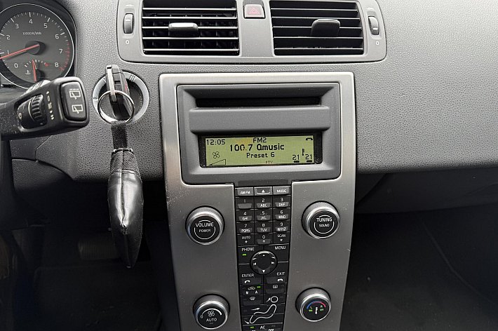 Volvo V50 2.4i Edition II , 100% DEALERONDERHOUDEN, LEER, AUTOMAAT, 170PK, NAVI, CRUISE CONTROLE, PDC, LM VELGEN, BOEKJES COMPLEET, EN VELE ANDERE OPTIES, 4x ELECTR RAMEN, ELECTR SPIEGELS, RIJDT EN SCHAKELT PERFECT,