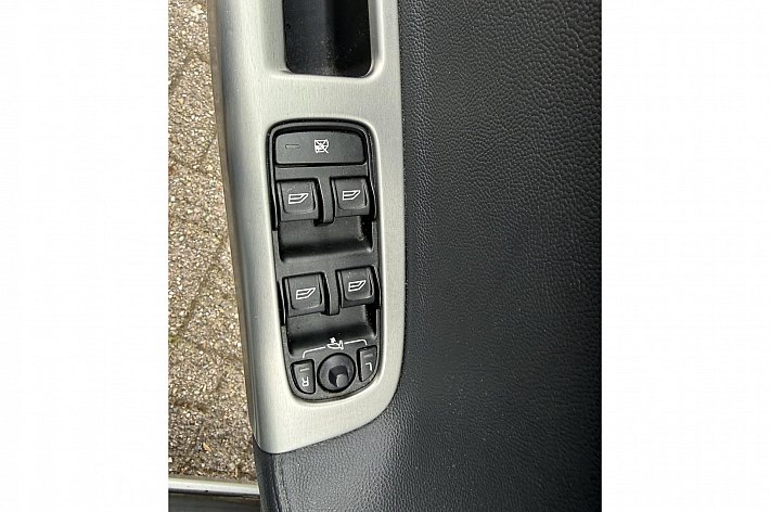 Volvo V50 2.4i Edition II , 100% DEALERONDERHOUDEN, LEER, AUTOMAAT, 170PK, NAVI, CRUISE CONTROLE, PDC, LM VELGEN, BOEKJES COMPLEET, EN VELE ANDERE OPTIES, 4x ELECTR RAMEN, ELECTR SPIEGELS, RIJDT EN SCHAKELT PERFECT,