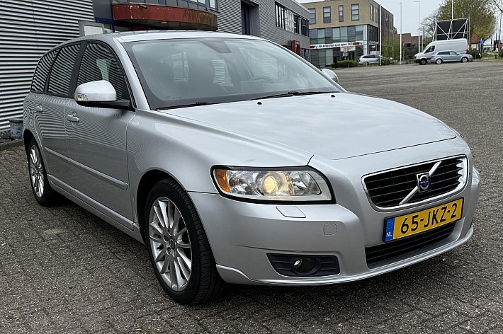 Volvo V50 2.4i Edition II , 100% DEALERONDERHOUDEN, LEER, AUTOMAAT, 170PK, NAVI, CRUISE CONTROLE, PDC, LM VELGEN, BOEKJES COMPLEET, EN VELE ANDERE OPTIES, 4x ELECTR RAMEN, ELECTR SPIEGELS, RIJDT EN SCHAKELT PERFECT,