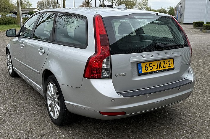 Volvo V50 2.4i Edition II , 100% DEALERONDERHOUDEN, LEER, AUTOMAAT, 170PK, NAVI, CRUISE CONTROLE, PDC, LM VELGEN, BOEKJES COMPLEET, EN VELE ANDERE OPTIES, 4x ELECTR RAMEN, ELECTR SPIEGELS, RIJDT EN SCHAKELT PERFECT,