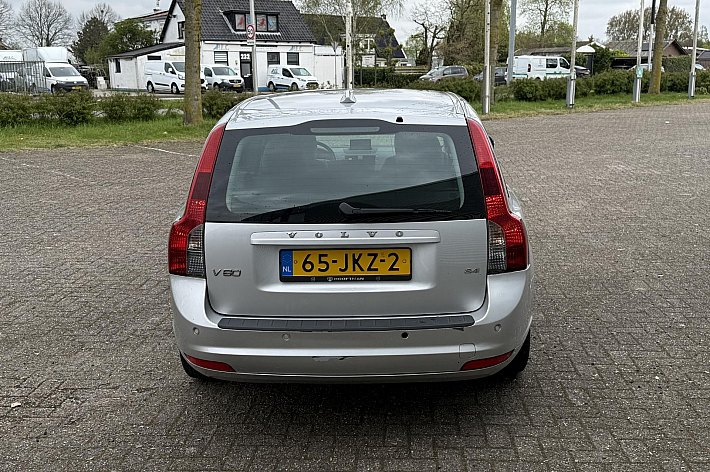 Volvo V50 2.4i Edition II , 100% DEALERONDERHOUDEN, LEER, AUTOMAAT, 170PK, NAVI, CRUISE CONTROLE, PDC, LM VELGEN, BOEKJES COMPLEET, EN VELE ANDERE OPTIES, 4x ELECTR RAMEN, ELECTR SPIEGELS, RIJDT EN SCHAKELT PERFECT,