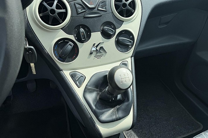 Ford Ka 1.2 Cool&Sound , AIRCO, ZEER NETJES, KEURIG ONDERHOUDEN, RIJDT PERFECT, BOEKJES, AIRCO STEENKOUD!