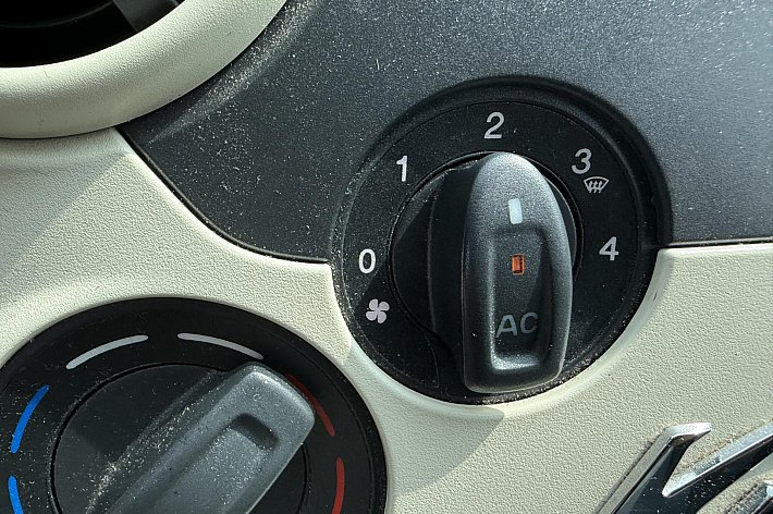 Ford Ka 1.2 Cool&Sound , AIRCO, ZEER NETJES, KEURIG ONDERHOUDEN, RIJDT PERFECT, BOEKJES, AIRCO STEENKOUD!