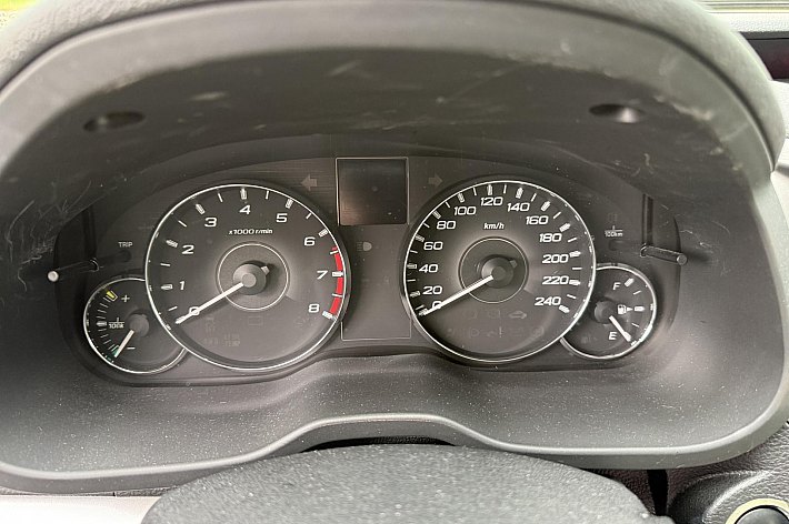 Subaru Outback 2.5i Executive , LEDER, CRUISE, AUTOMAAT, NAVI,DEALERONDERHOUDEN, SCHUIFDAK, 4 WD, TREKHAAK, BOEKJES, ( schade rechter voorspatbord), RIJDT EN SCHAKELT PERFECT