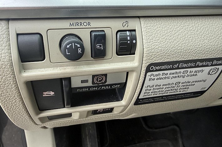 Subaru Outback 2.5i Executive , LEDER, CRUISE, AUTOMAAT, NAVI,DEALERONDERHOUDEN, SCHUIFDAK, 4 WD, TREKHAAK, BOEKJES, ( schade rechter voorspatbord), RIJDT EN SCHAKELT PERFECT