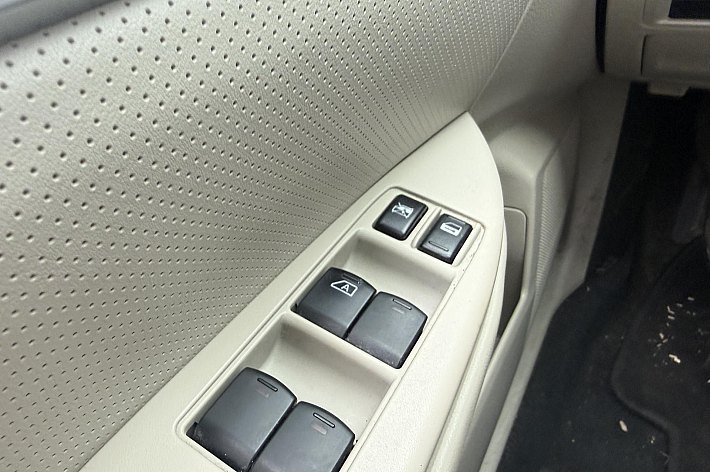 Subaru Outback 2.5i Executive , LEDER, CRUISE, AUTOMAAT, NAVI,DEALERONDERHOUDEN, SCHUIFDAK, 4 WD, TREKHAAK, BOEKJES, ( schade rechter voorspatbord), RIJDT EN SCHAKELT PERFECT