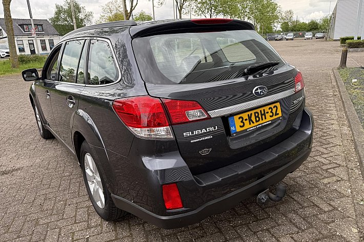 Subaru Outback 2.5i Executive , LEDER, CRUISE, AUTOMAAT, NAVI,DEALERONDERHOUDEN, SCHUIFDAK, 4 WD, TREKHAAK, BOEKJES, ( schade rechter voorspatbord), RIJDT EN SCHAKELT PERFECT
