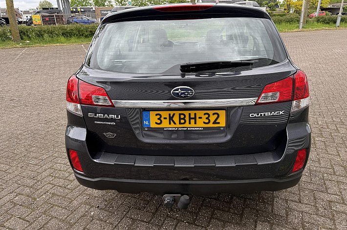 Subaru Outback 2.5i Executive , LEDER, CRUISE, AUTOMAAT, NAVI,DEALERONDERHOUDEN, SCHUIFDAK, 4 WD, TREKHAAK, BOEKJES, ( schade rechter voorspatbord), RIJDT EN SCHAKELT PERFECT