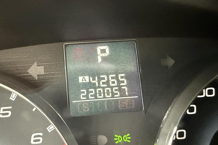 Subaru Outback 2.5i Executive , LEDER, CRUISE, AUTOMAAT, NAVI,DEALERONDERHOUDEN, SCHUIFDAK, 4 WD, TREKHAAK, BOEKJES, ( schade rechter voorspatbord), RIJDT EN SCHAKELT PERFECT