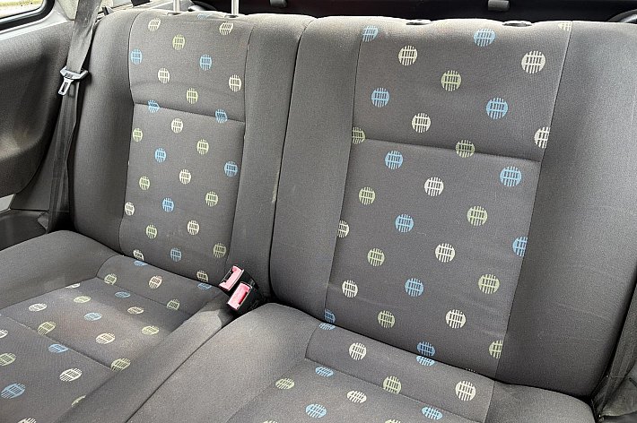 Volkswagen Lupo 1.4 Comfortline LEUKE GOEDKOPE LUPO, PARKEERSENSOREN, VOOR HANDIGE HARRIE, DAK WERKT NIET (WEL DICHT), SCHAKELAAR ELECTRISCHE RAMEN, RUITENWISSER GAAT SPONTAAN AAN.