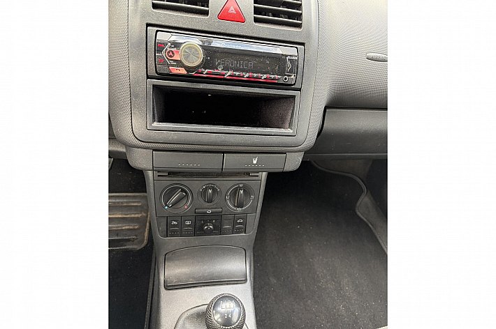 Volkswagen Lupo 1.4 Comfortline LEUKE GOEDKOPE LUPO, PARKEERSENSOREN, VOOR HANDIGE HARRIE, DAK WERKT NIET (WEL DICHT), SCHAKELAAR ELECTRISCHE RAMEN, RUITENWISSER GAAT SPONTAAN AAN.
