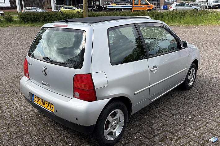 Volkswagen Lupo 1.4 Comfortline LEUKE GOEDKOPE LUPO, PARKEERSENSOREN, VOOR HANDIGE HARRIE, DAK WERKT NIET (WEL DICHT), SCHAKELAAR ELECTRISCHE RAMEN, RUITENWISSER GAAT SPONTAAN AAN.