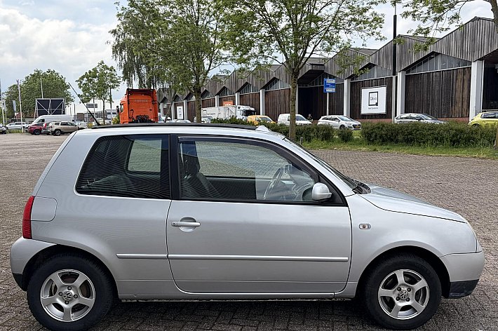 Volkswagen Lupo 1.4 Comfortline LEUKE GOEDKOPE LUPO, PARKEERSENSOREN, VOOR HANDIGE HARRIE, DAK WERKT NIET (WEL DICHT), SCHAKELAAR ELECTRISCHE RAMEN, RUITENWISSER GAAT SPONTAAN AAN.