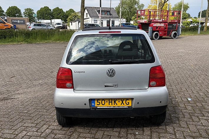Volkswagen Lupo 1.4 Comfortline LEUKE GOEDKOPE LUPO, PARKEERSENSOREN, VOOR HANDIGE HARRIE, DAK WERKT NIET (WEL DICHT), SCHAKELAAR ELECTRISCHE RAMEN, RUITENWISSER GAAT SPONTAAN AAN.